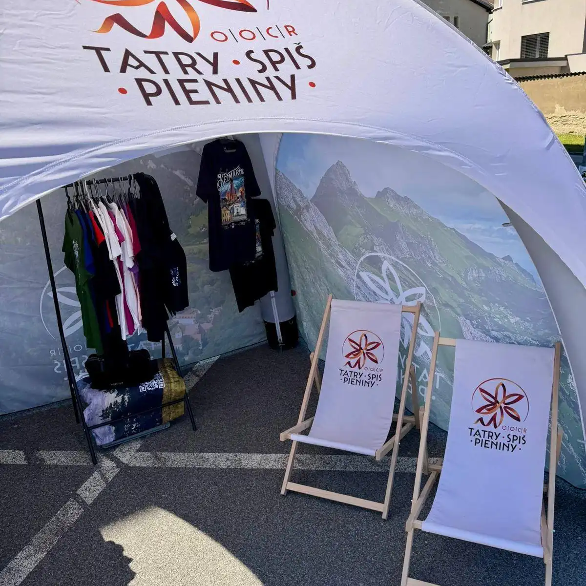 Namiot Igloo Star 3x3 TATRY-SPIS-PIENINY zrealizowany w 24 godziny wraz z trybunką i siedziskami